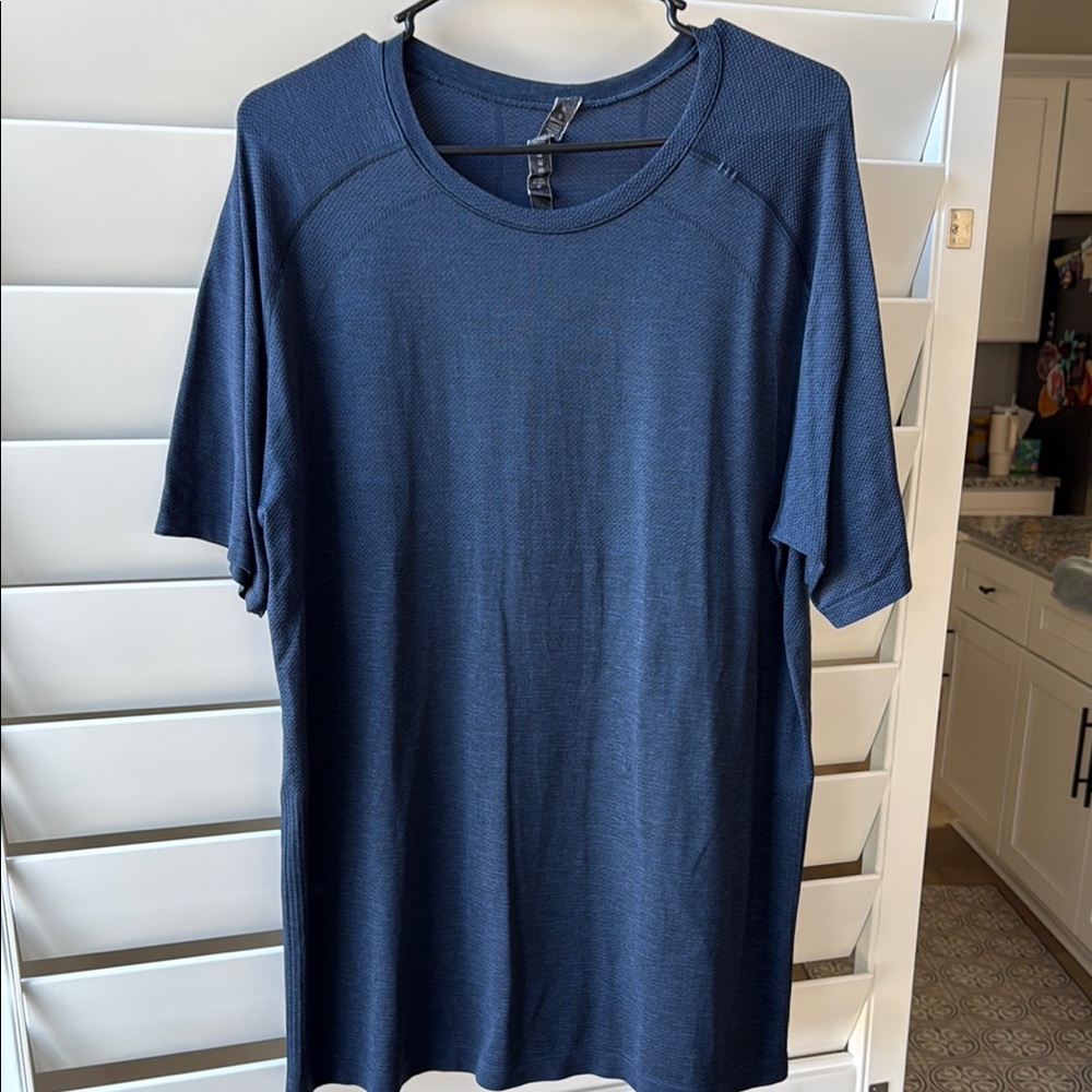 Men's lululemon shirt
